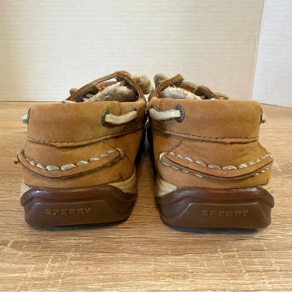 Sperry details brand